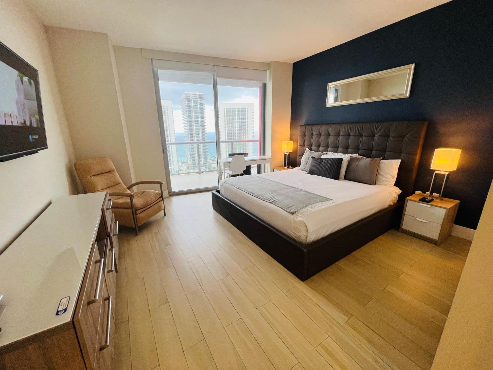 Mvr Apartments At Beachwalk Resort Hallandale Beach Extérieur photo