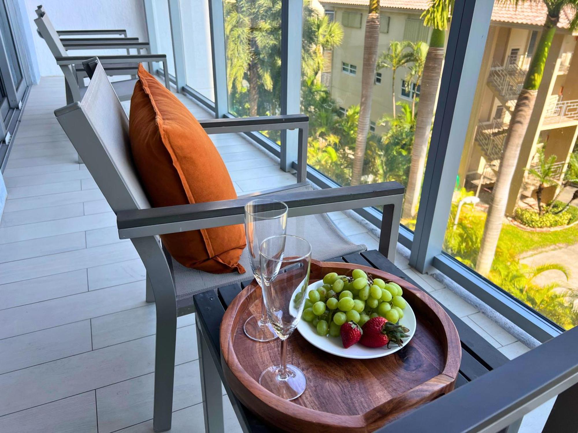 Mvr Apartments At Beachwalk Resort Hallandale Beach Extérieur photo