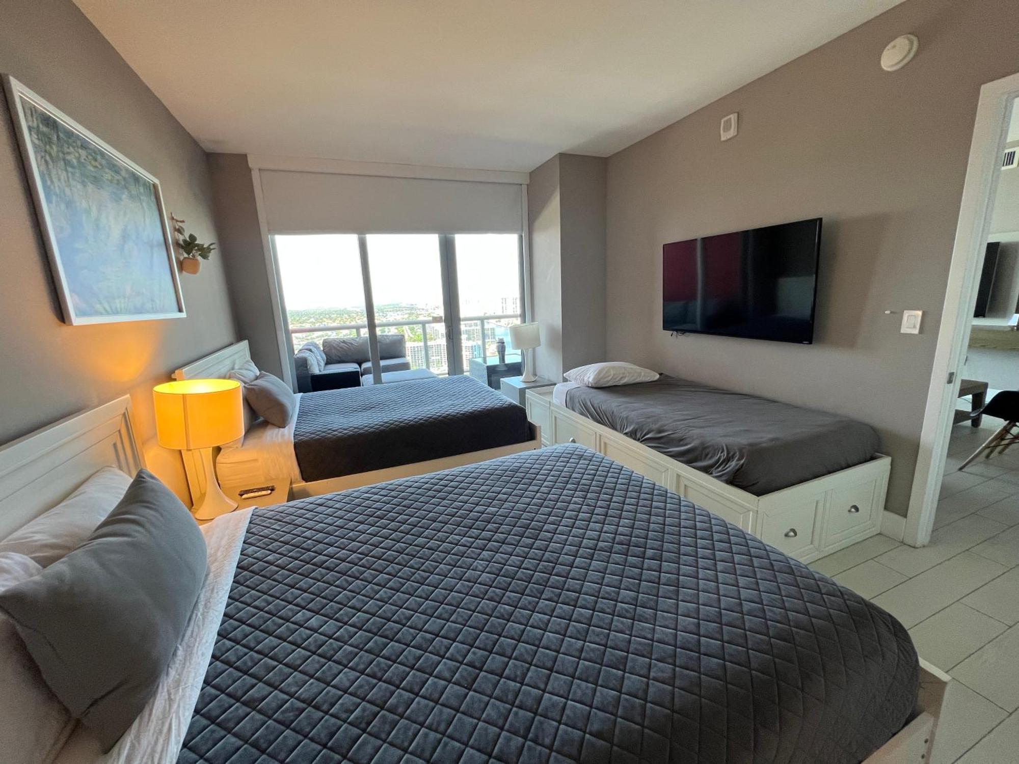 Mvr Apartments At Beachwalk Resort Hallandale Beach Extérieur photo