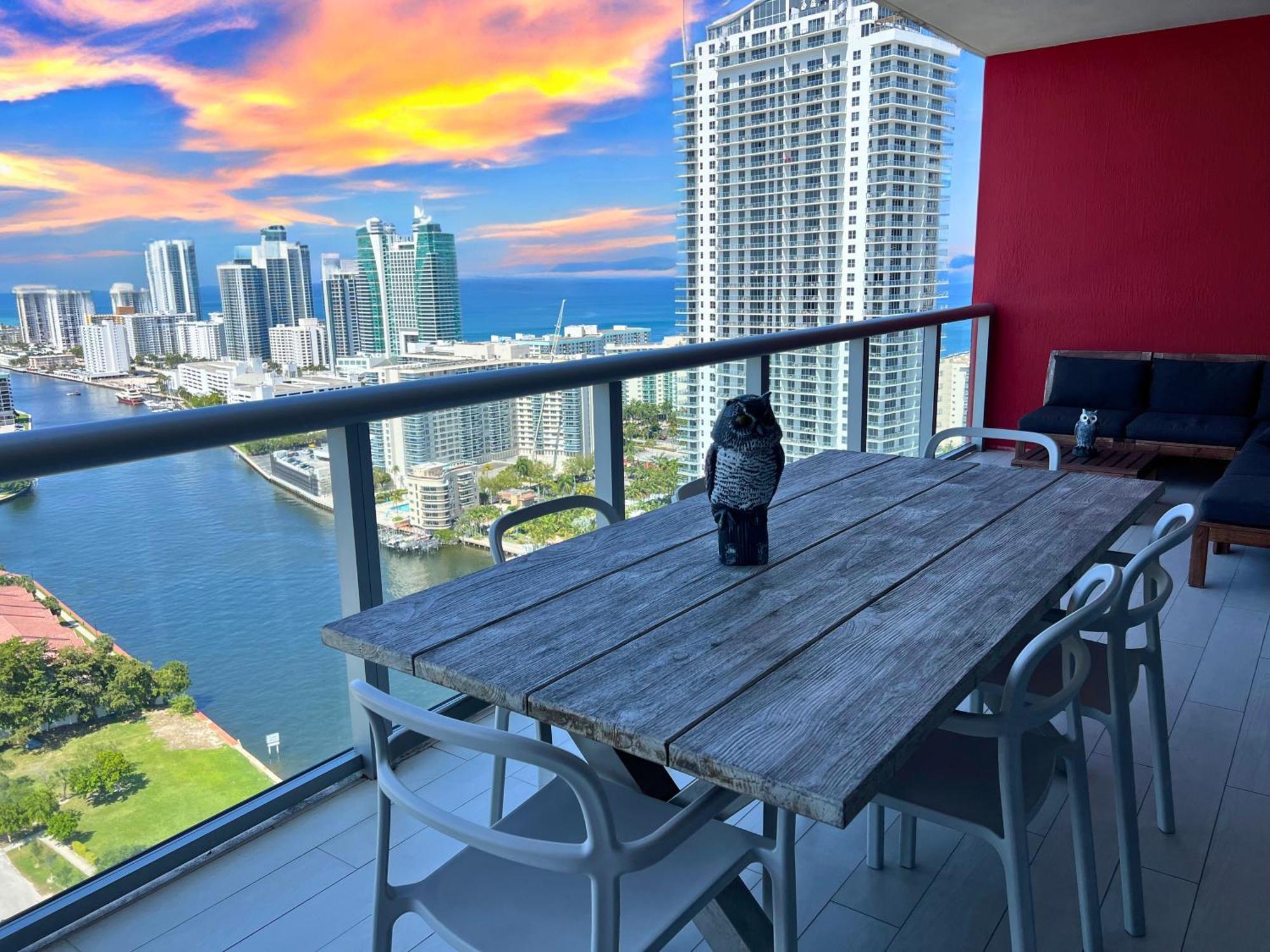 Mvr Apartments At Beachwalk Resort Hallandale Beach Extérieur photo