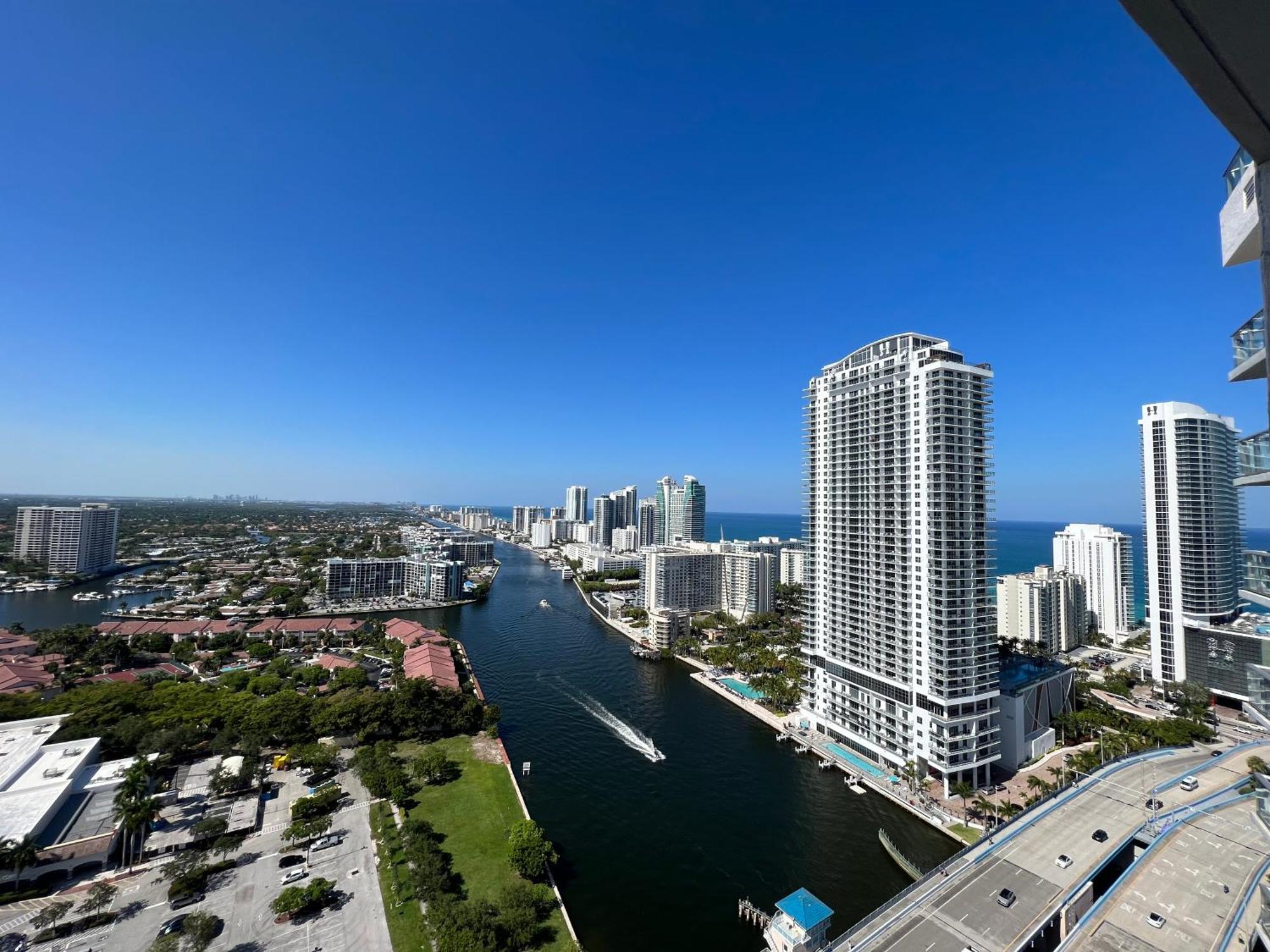 Mvr Apartments At Beachwalk Resort Hallandale Beach Extérieur photo