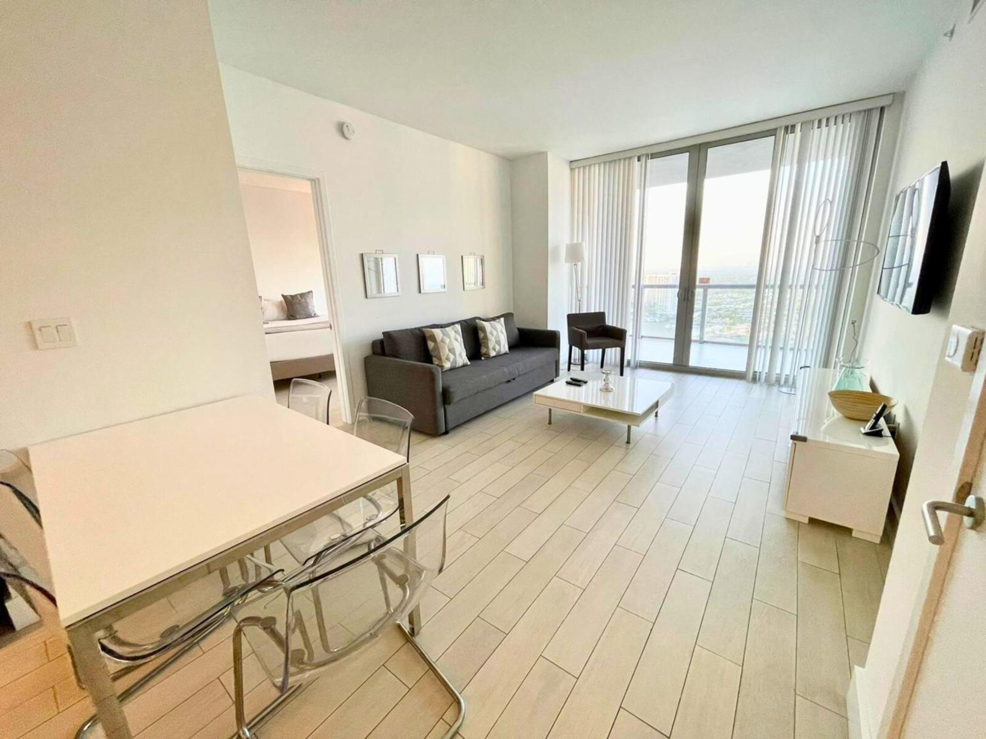 Mvr Apartments At Beachwalk Resort Hallandale Beach Extérieur photo