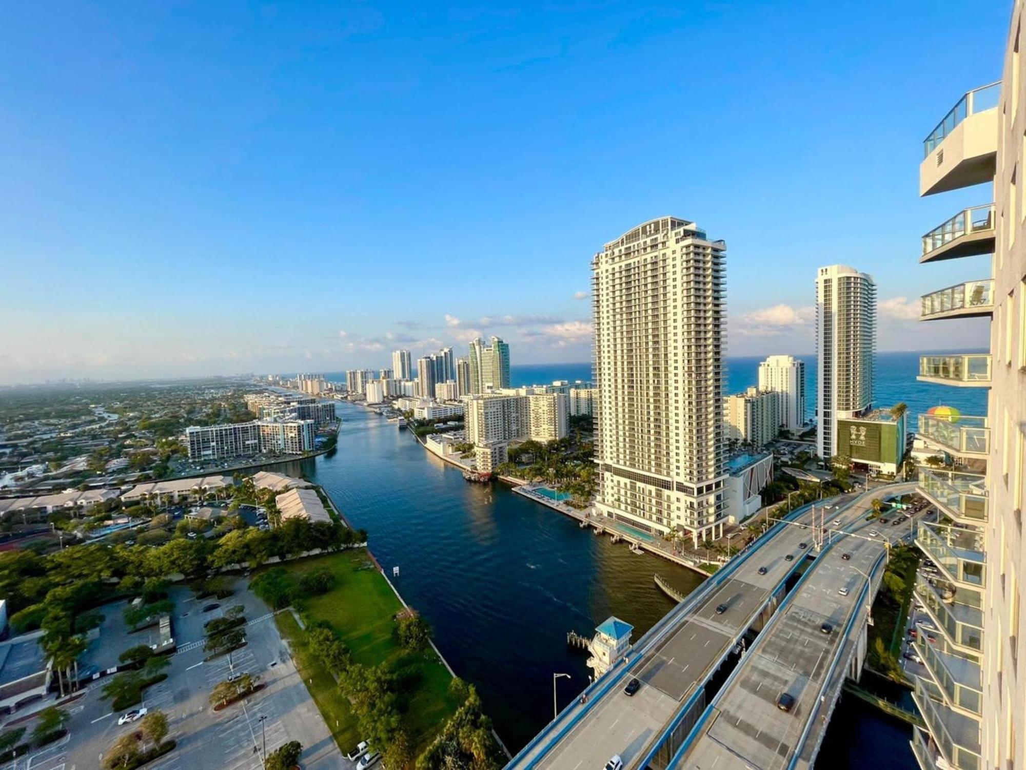 Mvr Apartments At Beachwalk Resort Hallandale Beach Extérieur photo