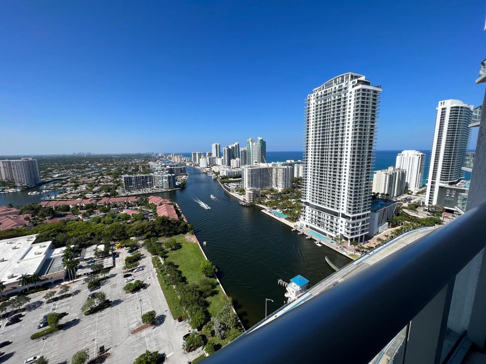 Mvr Apartments At Beachwalk Resort Hallandale Beach Extérieur photo