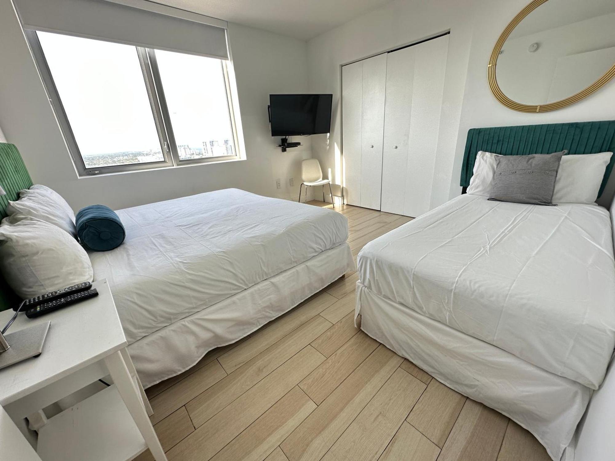 Mvr Apartments At Beachwalk Resort Hallandale Beach Extérieur photo