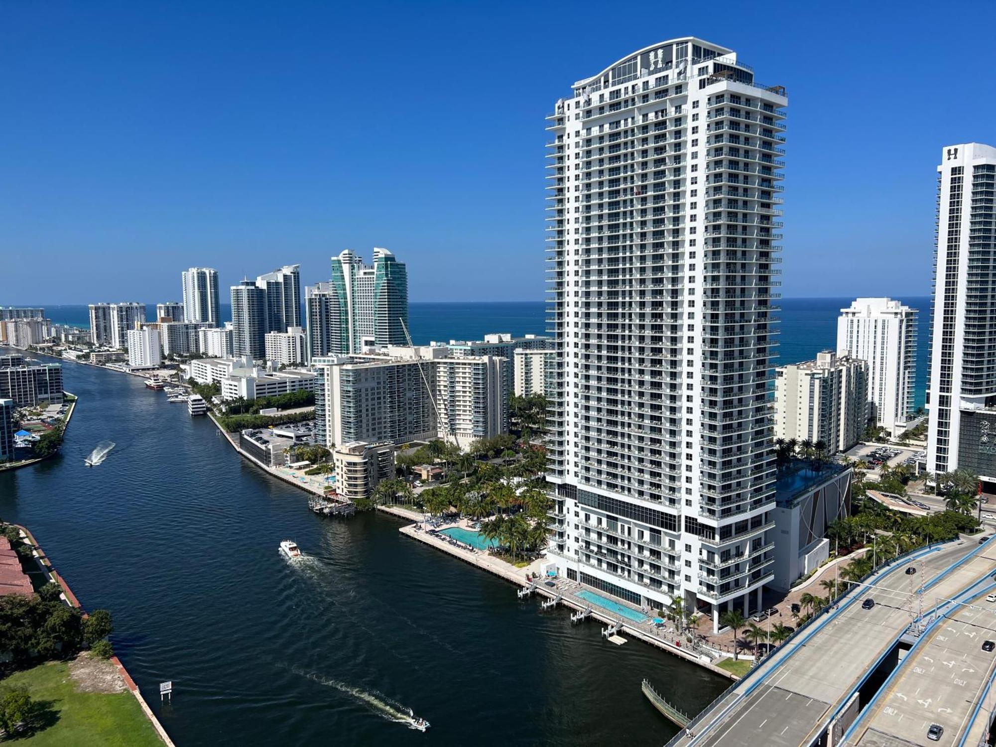 Mvr Apartments At Beachwalk Resort Hallandale Beach Extérieur photo