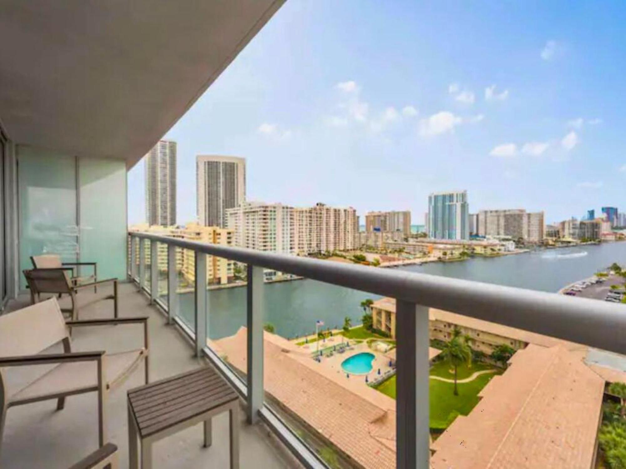 Mvr Apartments At Beachwalk Resort Hallandale Beach Extérieur photo