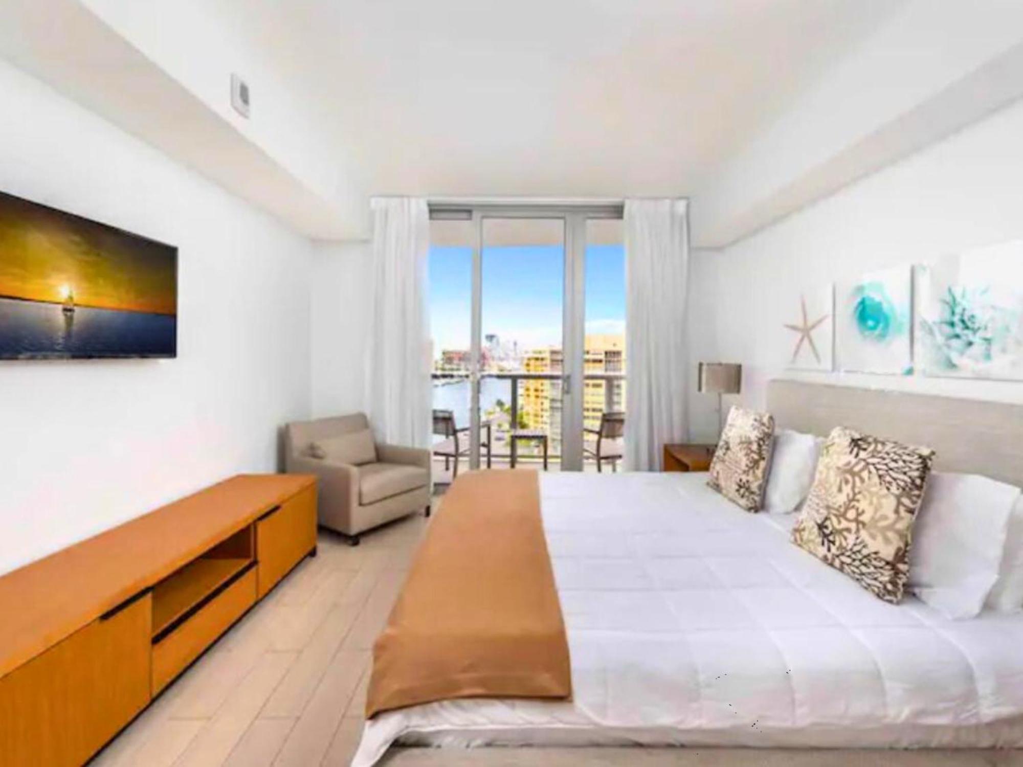 Mvr Apartments At Beachwalk Resort Hallandale Beach Extérieur photo