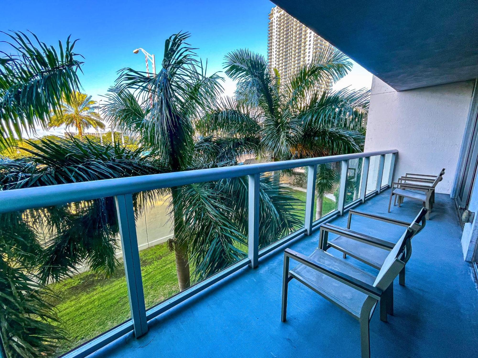 Mvr Apartments At Beachwalk Resort Hallandale Beach Extérieur photo