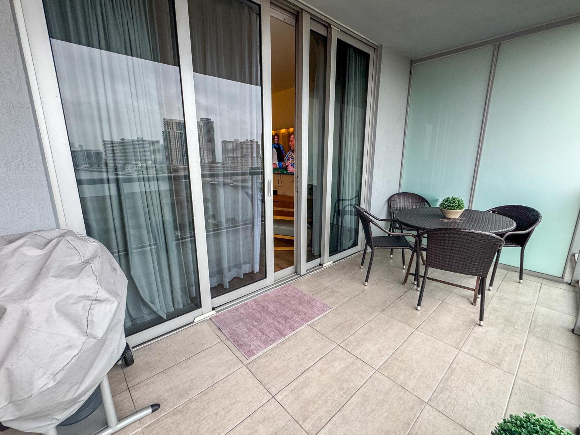 Mvr Apartments At Beachwalk Resort Hallandale Beach Extérieur photo